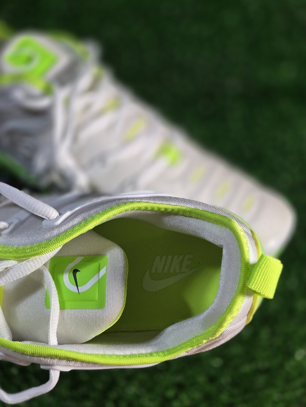 Nike Air Max Vapormax Tennis Green ๐ White Athletic Sneakers Men Size 12 - Picture 2 of 8